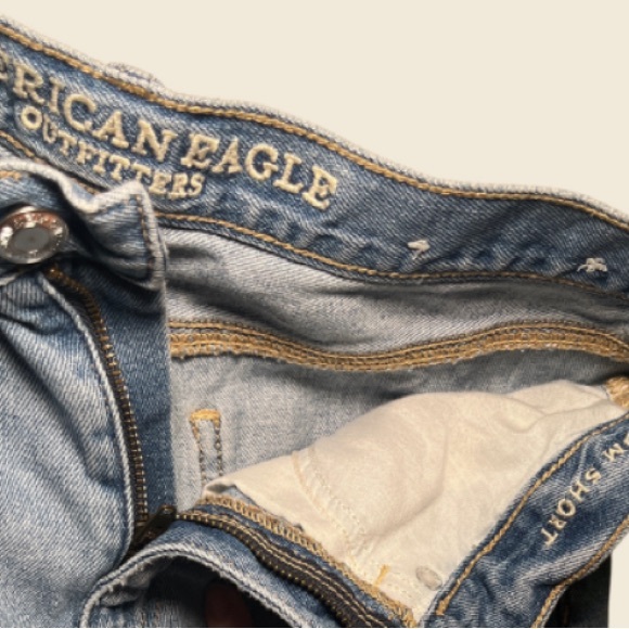 American Eagle Distressed Cut Off Mom Shorts Size 2 - Picture 2 of 3